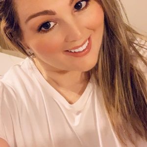 Meet your Posher, Alexandrea